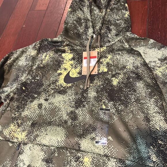 Nike Camouflage Therma Fit Hoodie in Green and Yellow - Picture 8 of 8